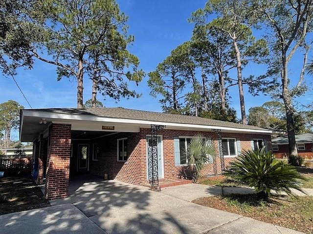 1st image of 2835 Parkwood Dr