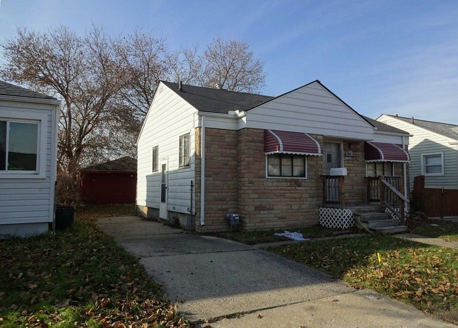 2nd image of 25279 Leach St