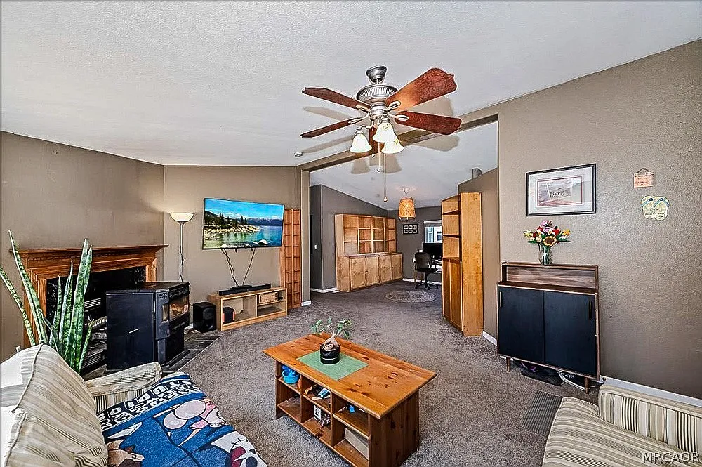 3 bed, 2.0 bath, 1461 sqft, $2,000 — Photo 4