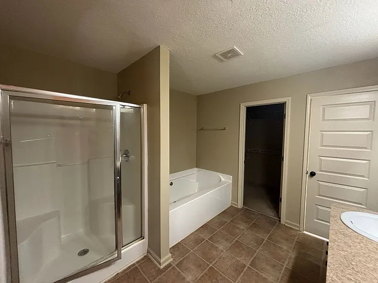 323 Owens Rd — Photo 17