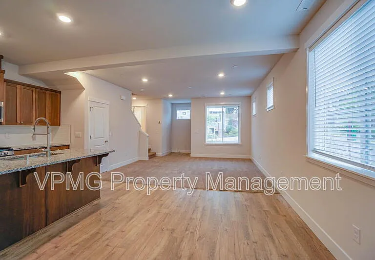 6921 NE 16th Ave — Photo 18