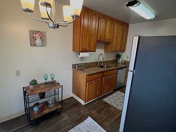 4th image of 5900 Jefferson Ave