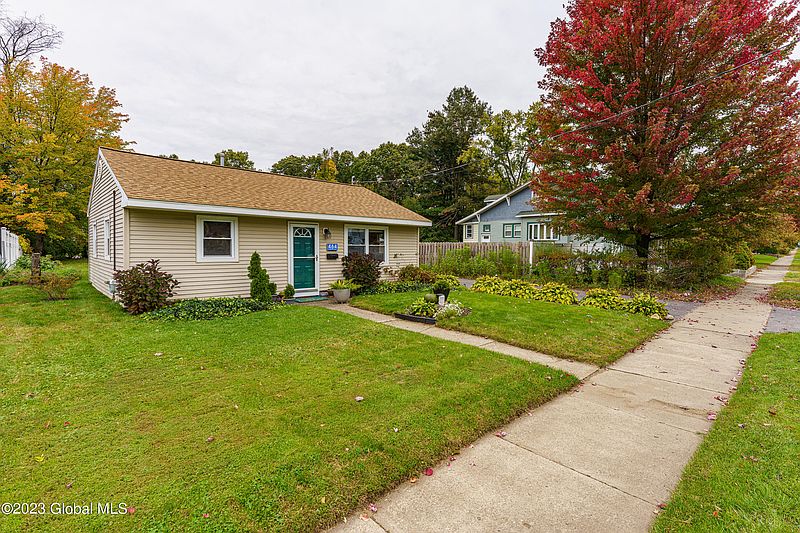 2nd image of 464 Bradford Road