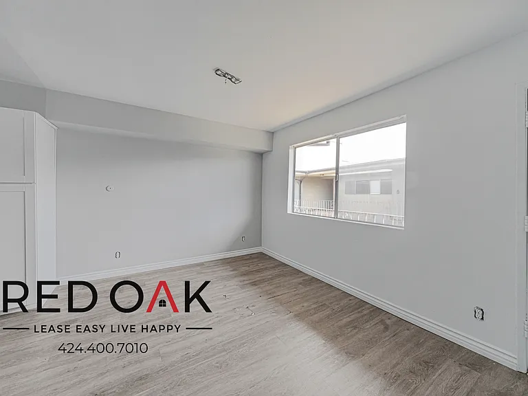 10741 Moorpark St #30 — Photo 5