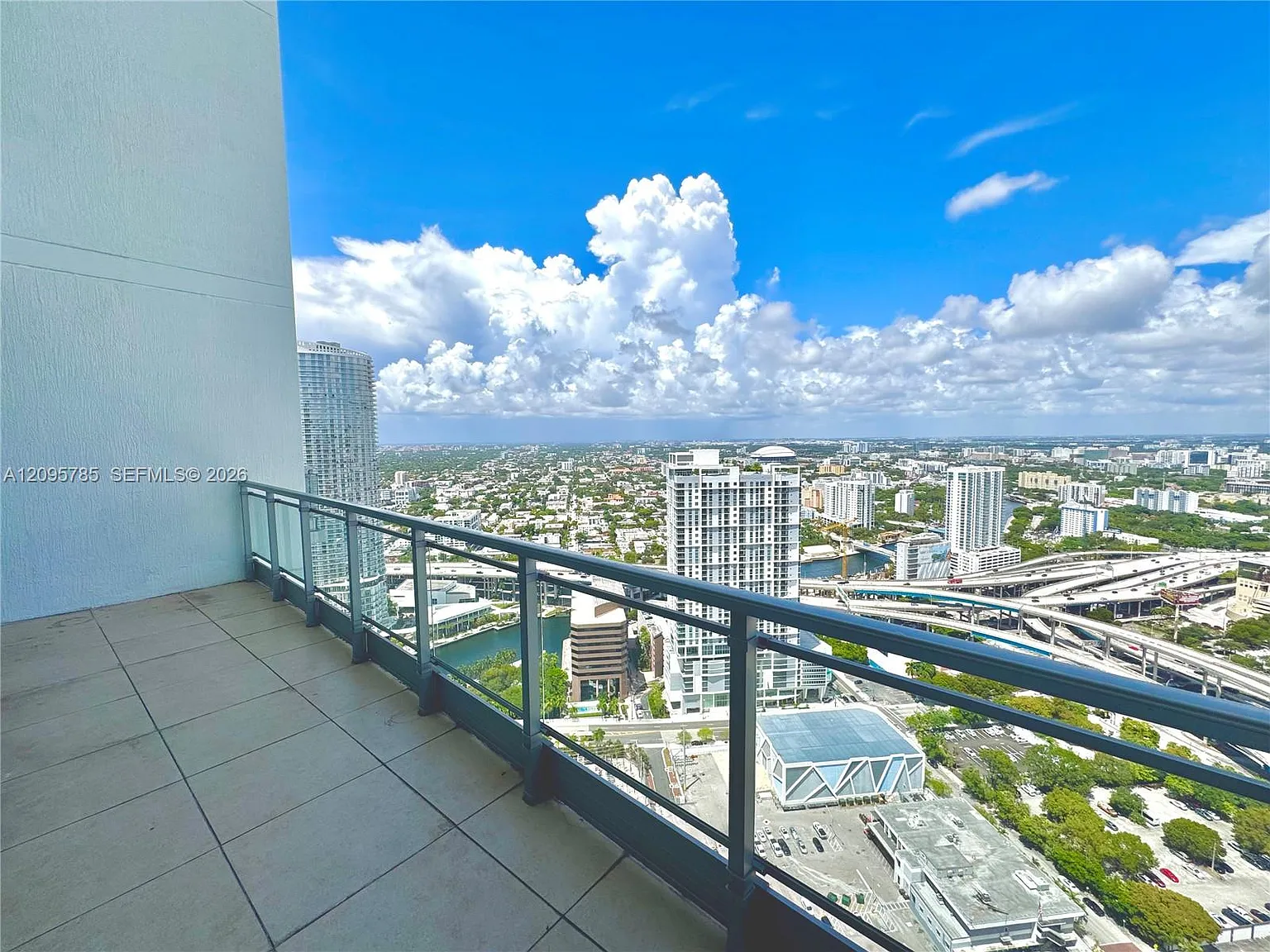 Ivy Condo — Photo 2