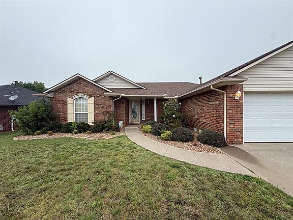 4th image of 1926 E Aspen Pl