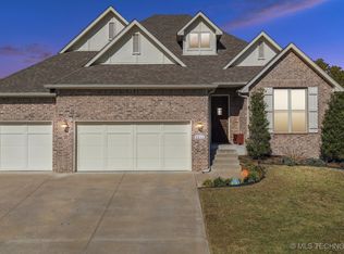 8211 Dunnwood Rd, Claremore, OK 74019