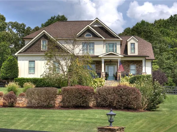 15 Lake Point Dr SE, Cartersville, GA 30121