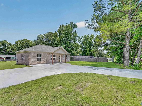 3rd image of 403 McDonald Ln