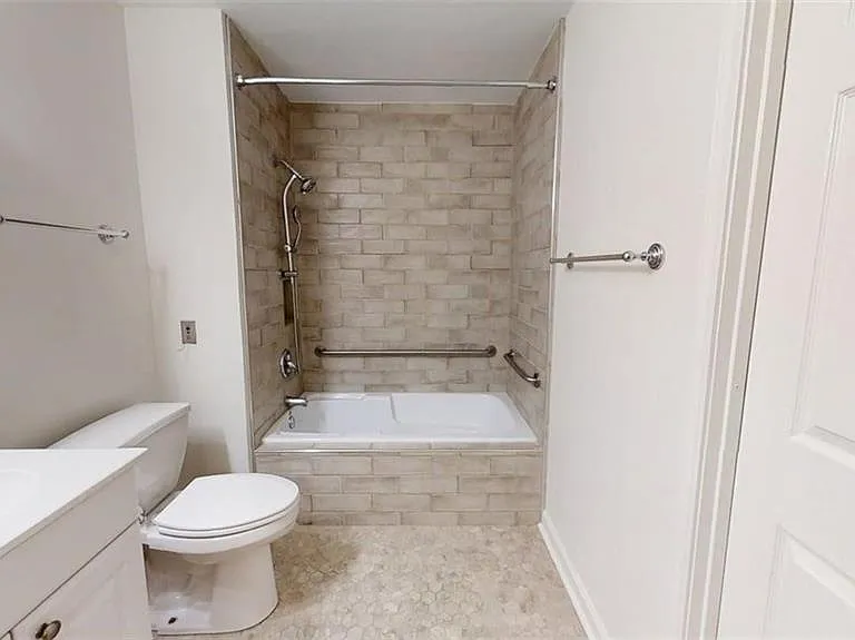 300 Johnson Ferry Rd NE #A112 — Photo 23