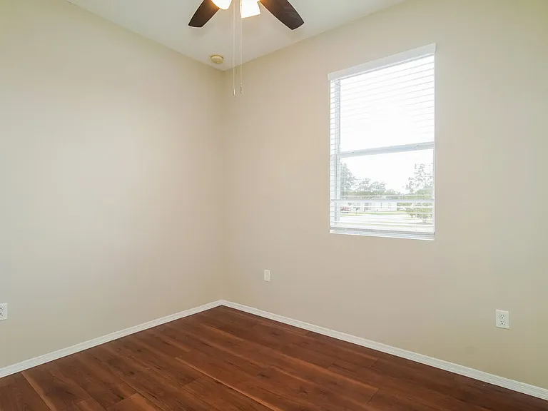 1557 Regent Ct — Photo 11
