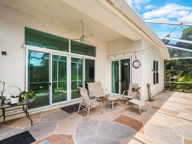 7087 NW 78th Pl — Photo 37