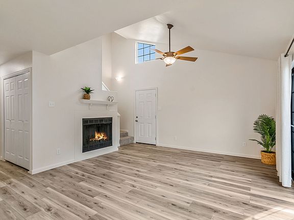 4th image of 352 W Harwood Rd APT C