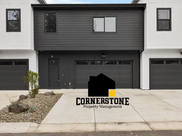 208 Bogey Ln, Eagle Point, OR 97524