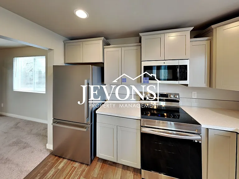 511 N 22nd Ave — Photo 5