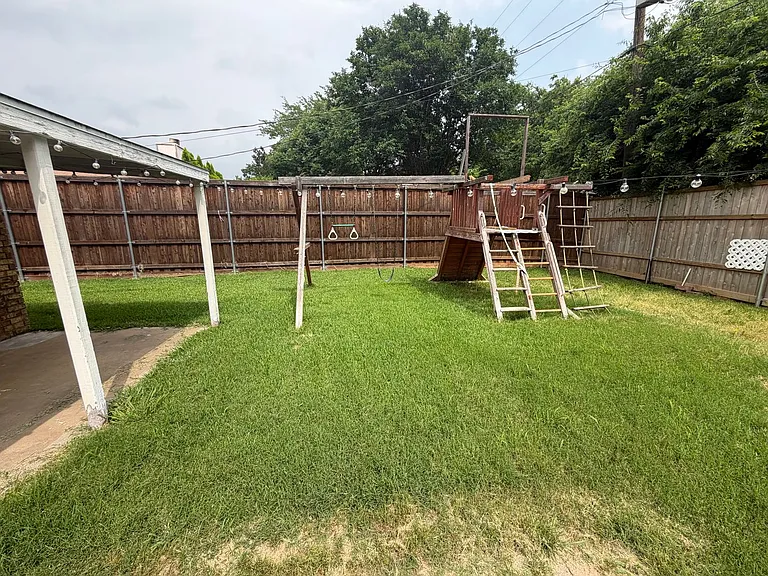 2132 Turf Club Dr — Photo 9