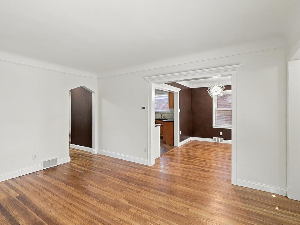 21191 Lochmoor St, photo 10