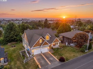 360 Hilltop Dr, Seaside, OR 97138