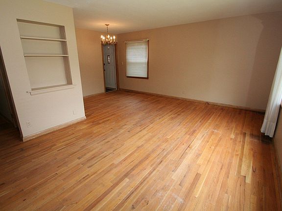 4th image of 2320 Pierce Ave
