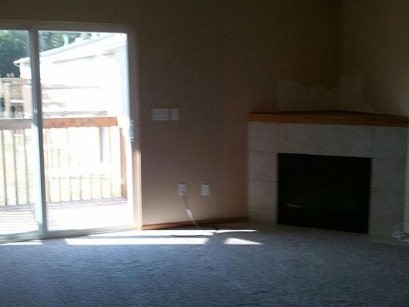4th image of 155 E Jefferson St