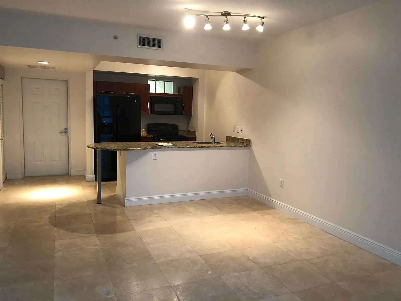 1 bed, 682 sqft, $2,300 — Photo 1