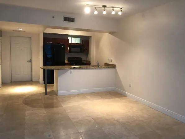 7280 SW 90th St APT 212, Miami, FL 33156