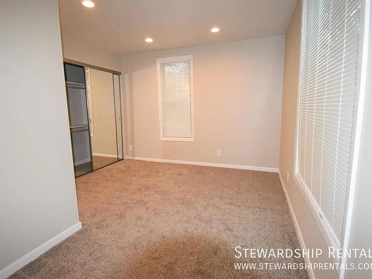 893 W 5th Ave #2 — Photo 5