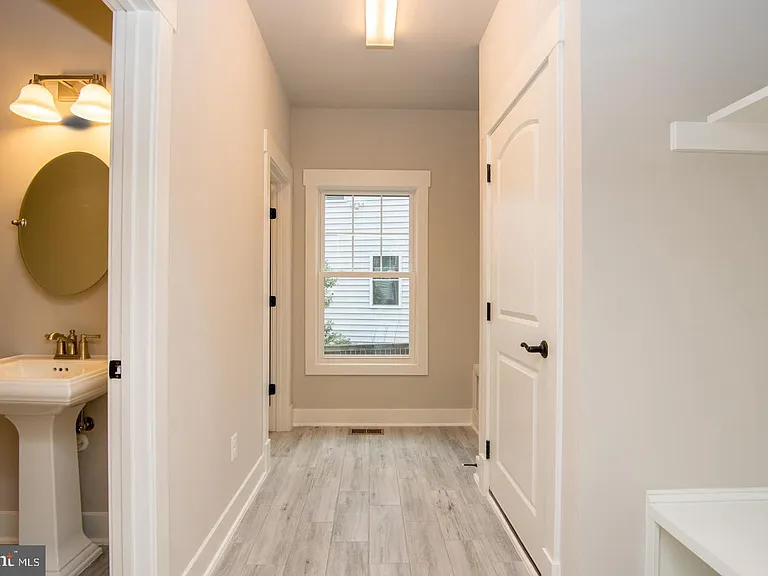 6928 Regent Ln — Photo 14
