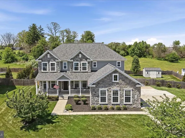 725 McGuire Cir, Berryville, VA 22611