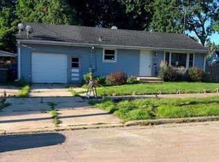 611 Holly St, Elgin, IL 60123