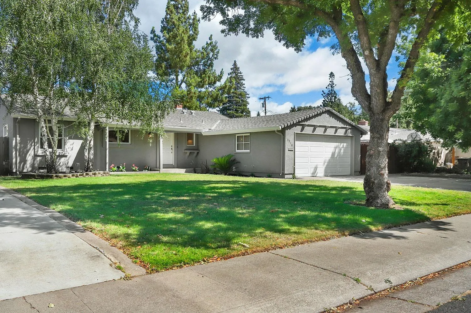 7518 Heather Dr photo 1