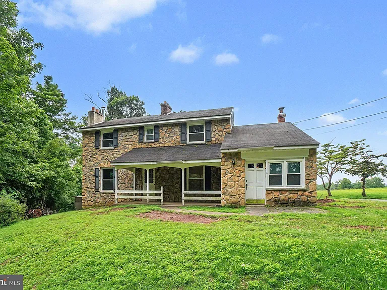 712 E Pine Ford Rd — Photo 2