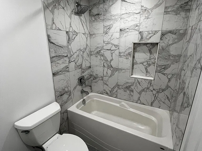 1375 Bathurst St #B — Photo 6
