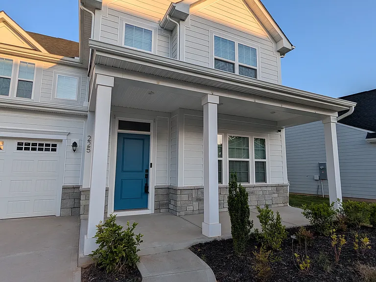 225 Van Zandt Trl — Photo 2