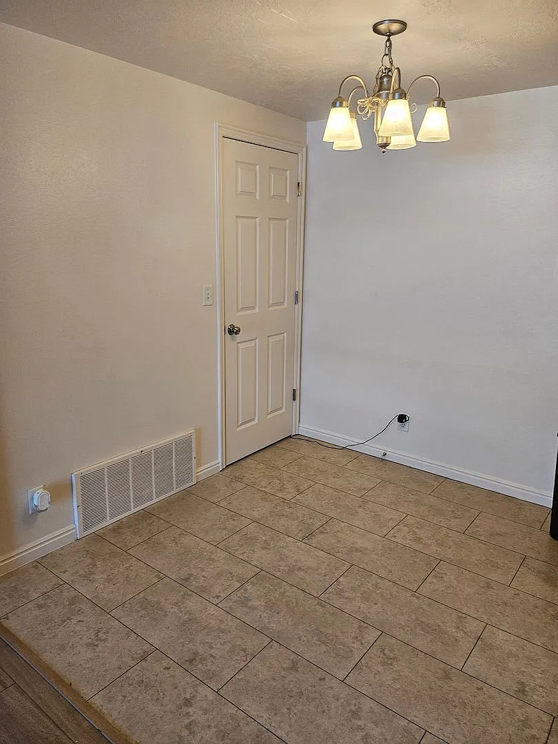3 Bed 2 Bath TH in Orem For Rent! — Photo 4