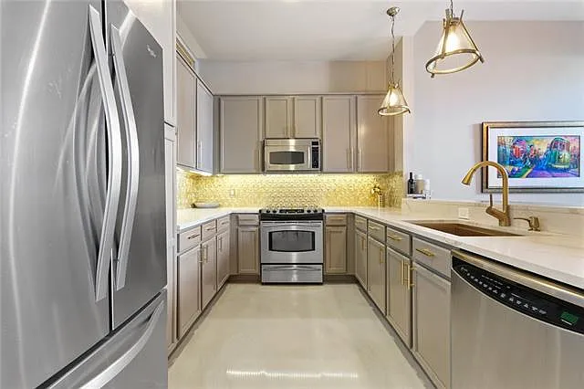 2 bed, 2.0 bath, 1568 sqft, $4,900 — Photo 4