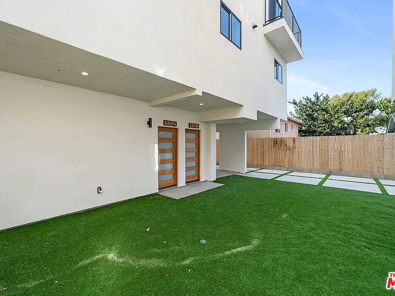913 N Hobart Blvd #1/4 — Photo 32
