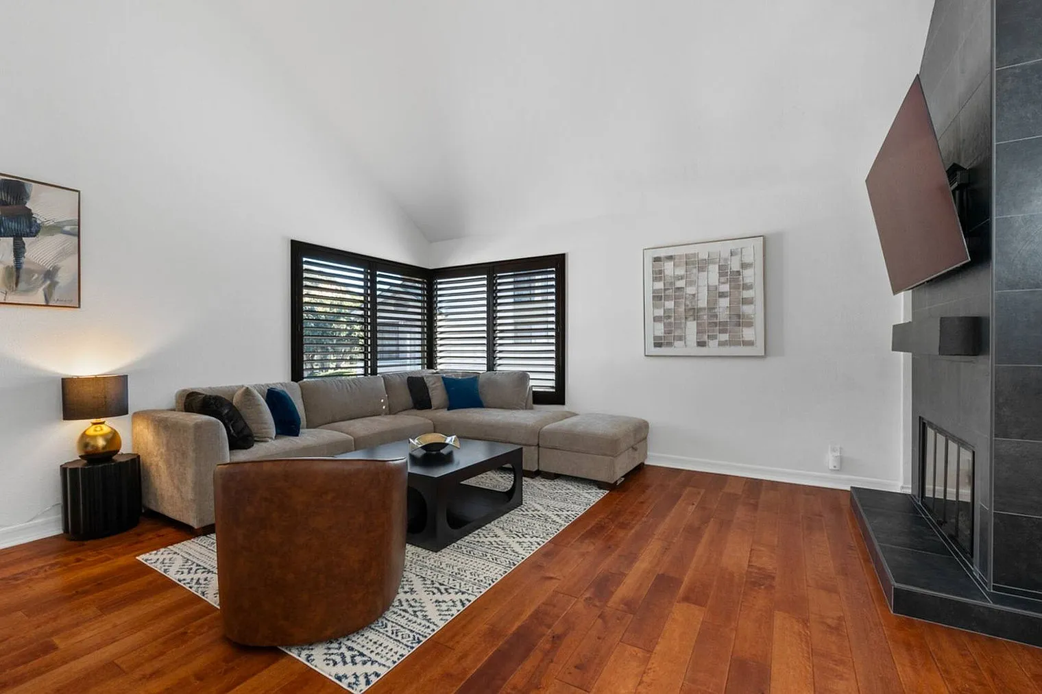 3 bed, 2.0 bath, 1420 sqft, $9,951 — Photo 2