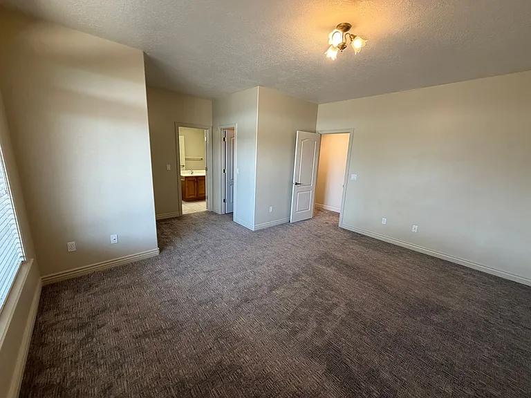 1835 N Beechwood Dr — Photo 44