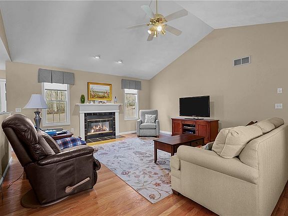 5th image of 47 Blossom Ct