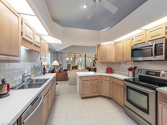 5th image of 26910 Wedgewood Dr APT 401