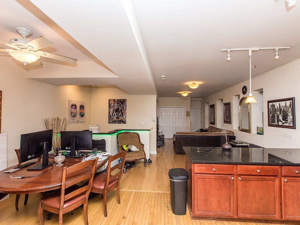 1st image of 1621 N Honore St APT 1R