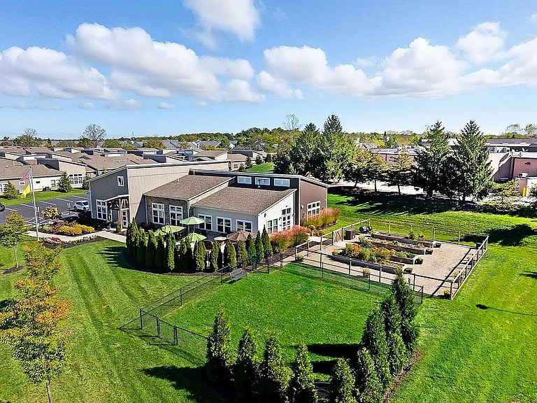 Burr Oak Commons — Photo 13