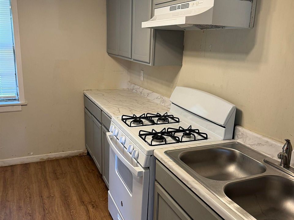 2nd image of 603 SE 2nd St