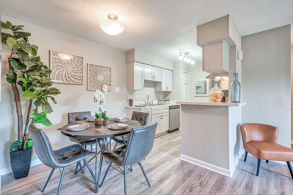 Crescent Wood Apartments — Photo 3