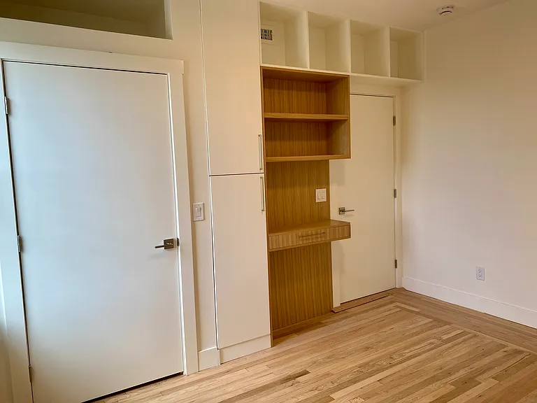 240 Camp St #2 — Photo 7