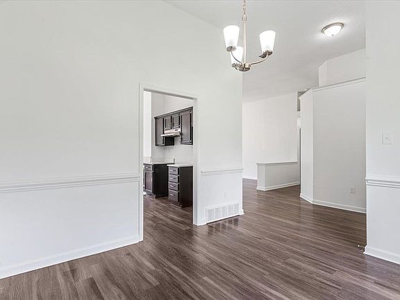 5th image of 863 Cairn Creek Dr