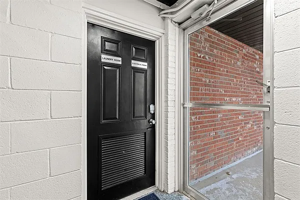 3905 Crooks Rd #2 — Photo 21