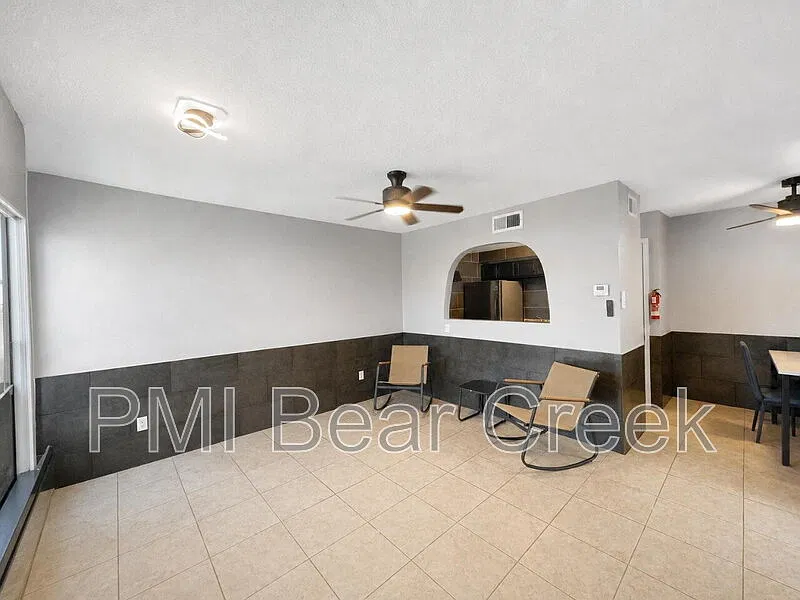 1 bed, 1.5 bath, 730 sqft, $900 — Photo 4