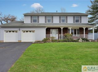 16 Rutherford Ct, Middlesex, NJ 08846